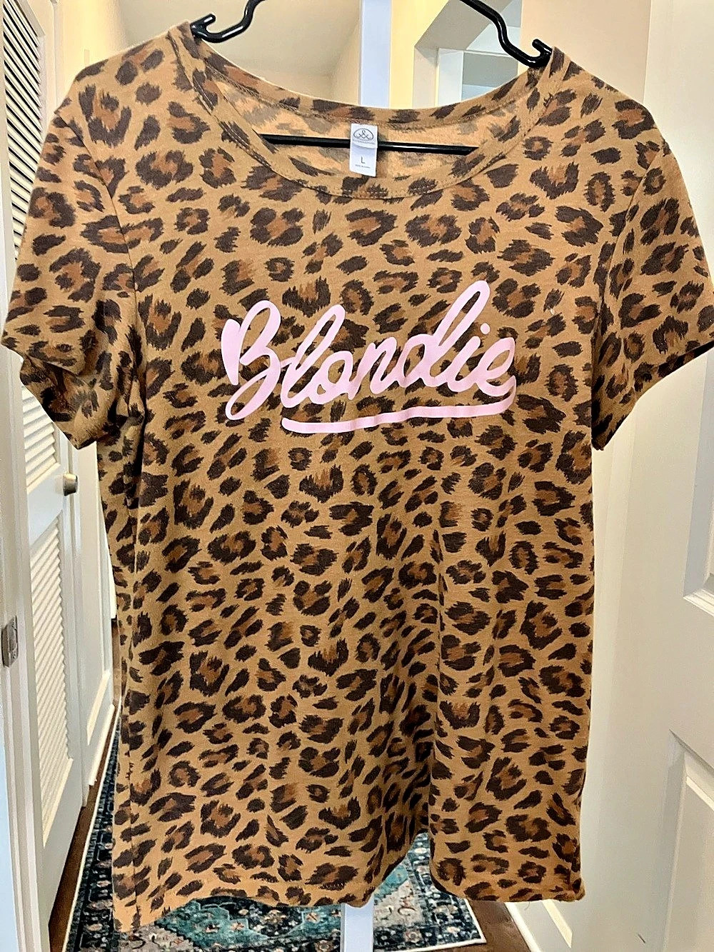 Alternative Leopard Graphic Tee Size Large Like New